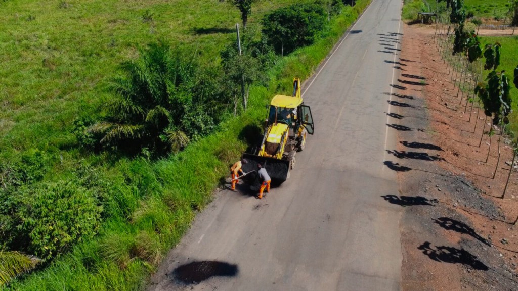 Manutenção asfáltica é executada pelo governo de RO na Rodovia-490, em Alto Alegre dos Parecis