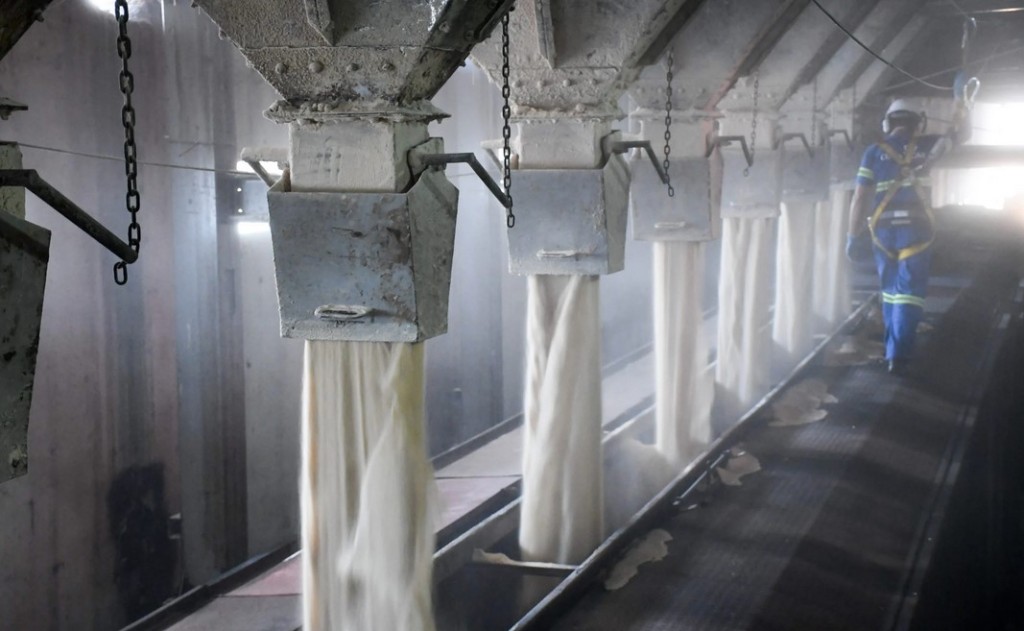 Chuva trava colheita enquanto mercado internacional paga mais pelo produto